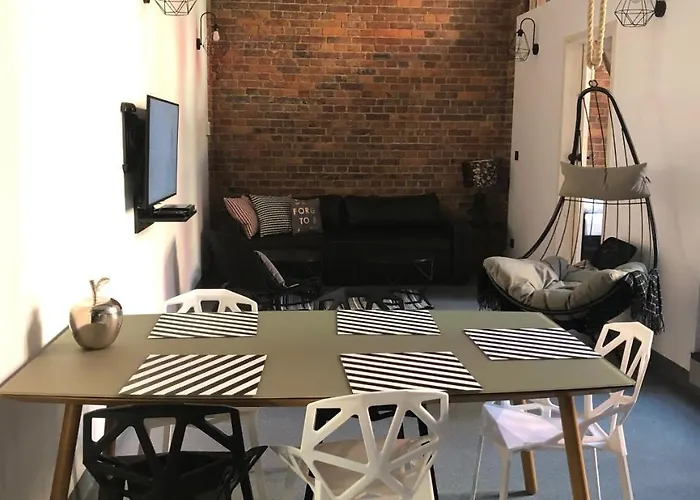 Livingroom 4A Self Check-In 24H